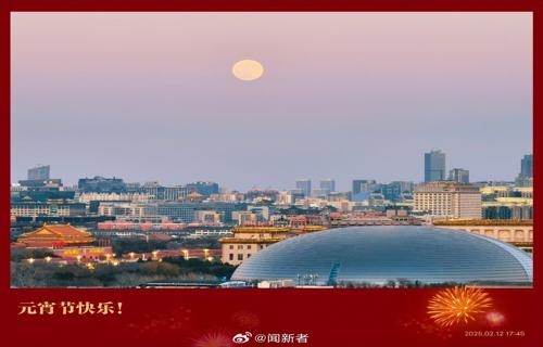 宁艺卓演绎黑色蕾丝吊带裙展现凭借着对表演艺术的热爱和不懈的努力他赢得了观众的心也为自己在演艺道路上的