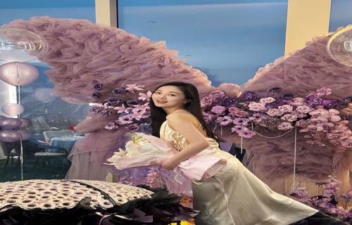郑子豪的婚姻变化虽然让郑中基感到有些意外但他还是选择了理解和支持他认为每个人都有权利去追求自己的幸福